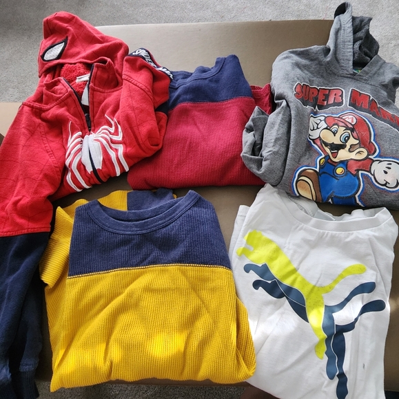 Lot of 2 sweatshirts and 3 long-sleeve shirts Boys size 7/8 - Picture 1 of 4
